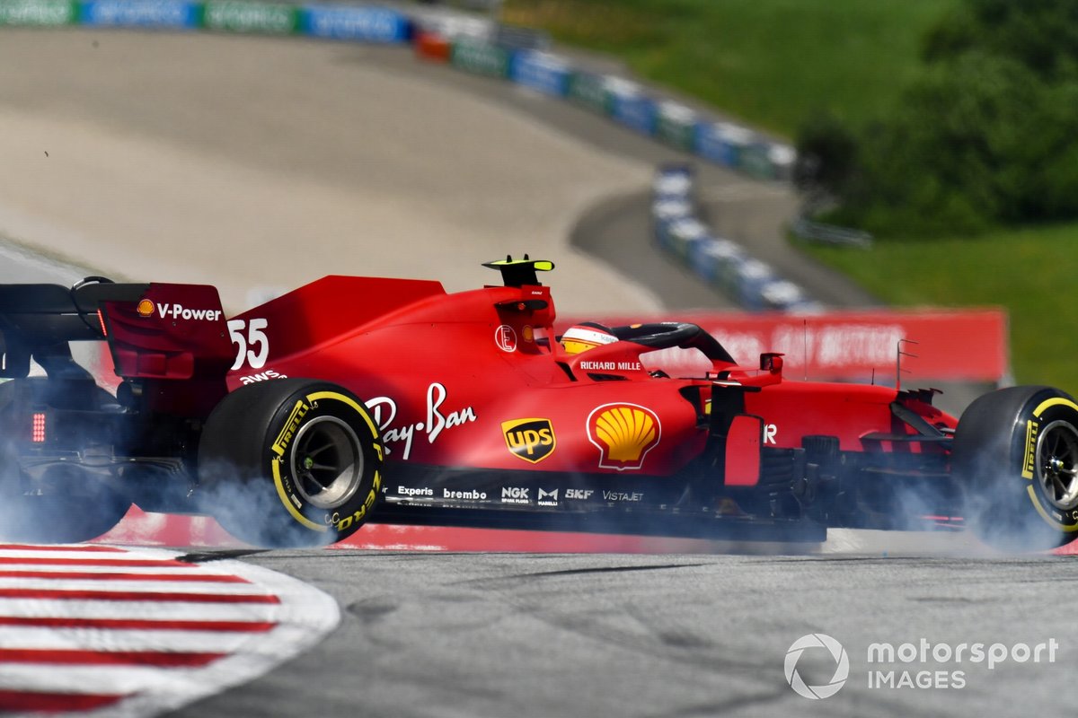 Carlos Sainz Jr., Ferrari SF21, spins