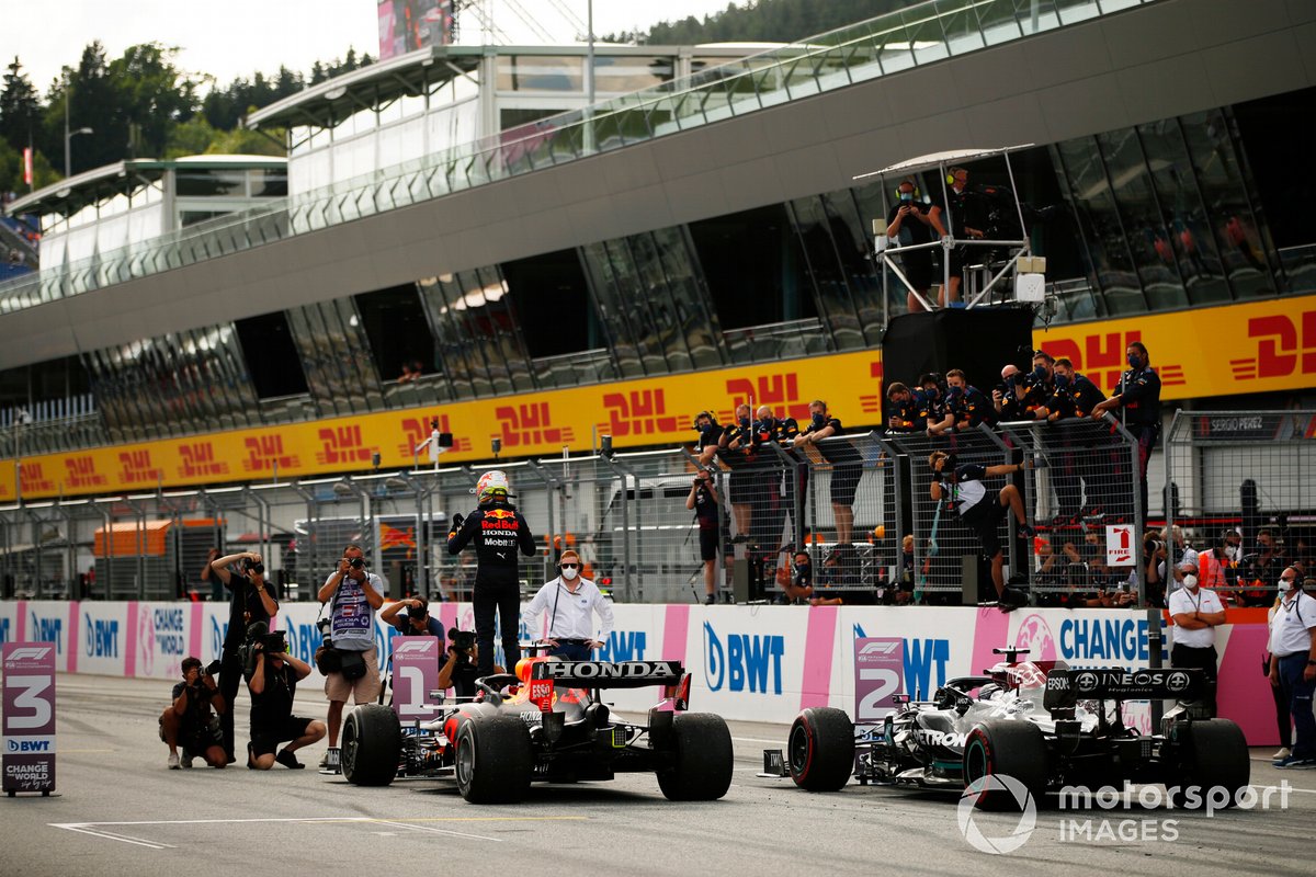 Ganador Max Verstappen, Red Bull Racing celebra en Parc Ferme
