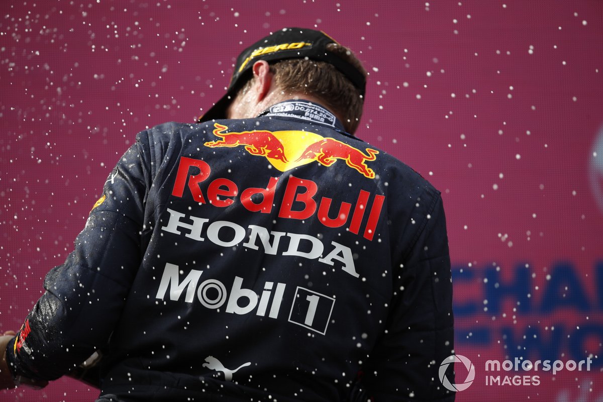 Podio: ganador Max Verstappen, Red Bull Racing