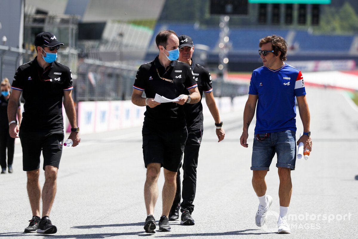 Fernando Alonso, Alpine F1 walks the track 