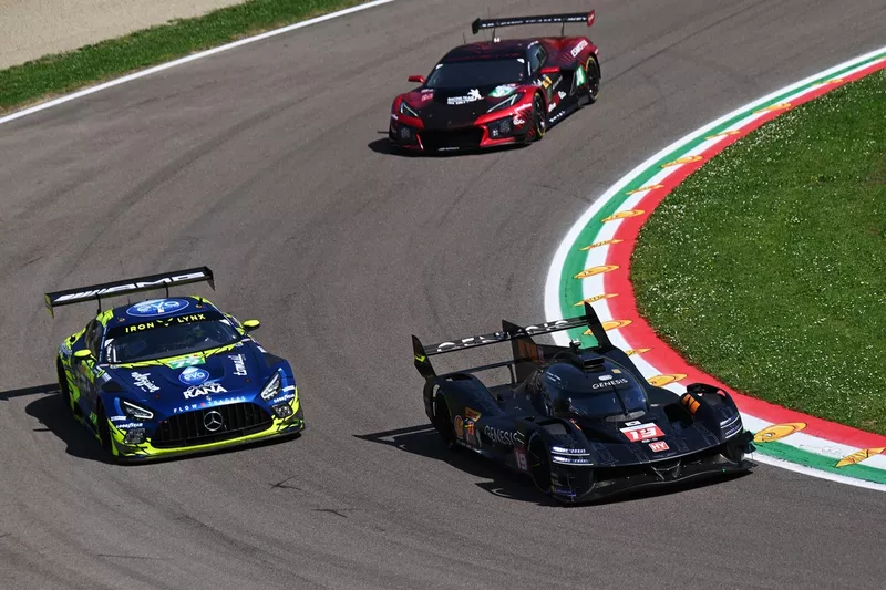 N.º 19 Genesis Magma Racing Genesis GMR-001: Mathieu Jaminet, Paul-Loup Chatin, Daniel Juncadella