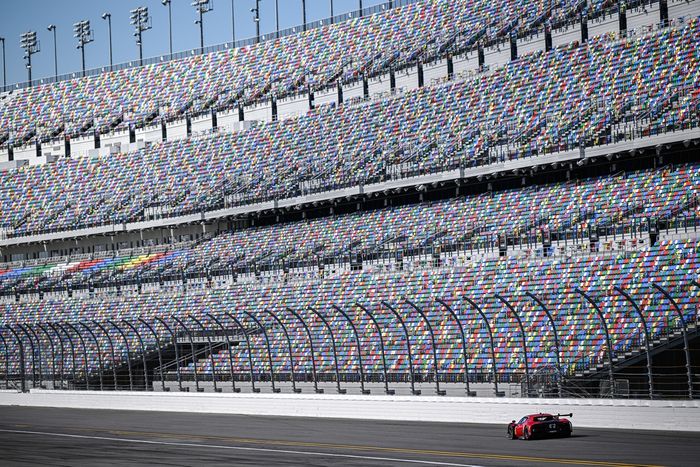 #62 Risi Competizione Ferrari 296 GT3 EVO: Daniel Serra, Davide Rigon, Alessandro Pier Guidi