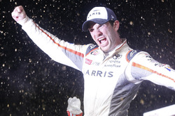 Campeón 2016 y ganador de la carrera, Daniel Suárez, Joe Gibbs Racing Toyota
