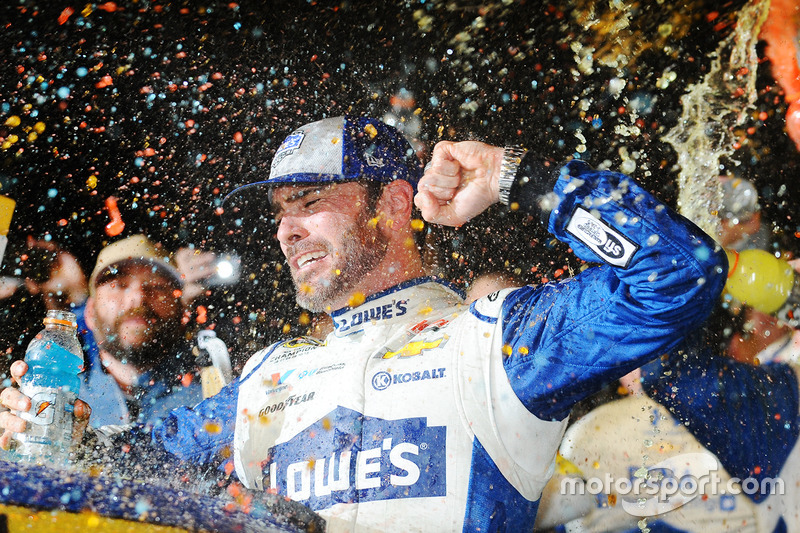 2016 Champion and race winner Jimmie Johnson, Hendrick Motorsports Chevrolet