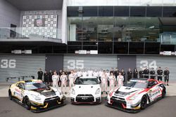 Photo de groupe : #23 Nissan Motorsport, Nissan GT-R Nismo GT3: Katsumasa Chiyo, Alex Buncombe, Michael Caruso, #24 Nissan Motorsport, Nissan GT-R Nismo GT3: Florian Strauss, Todd Kelly, Jann Mardenborough