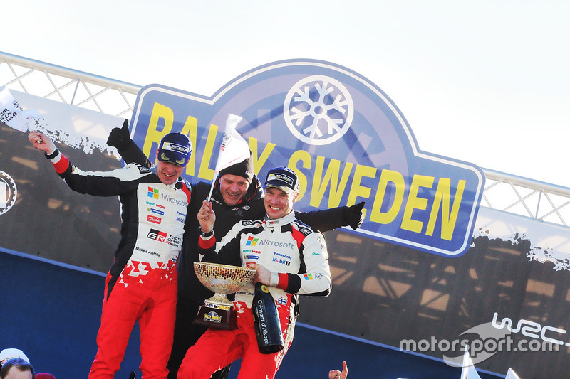 Les vainqueurs Jari-Matti Latvala, Miikka Anttila, Toyota Racing avec Tommi Makinen