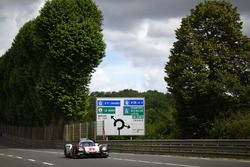 #2 Porsche Team Porsche 919 Hybrid: Timo Bernhard, Earl Bamber, Brendon Hartley