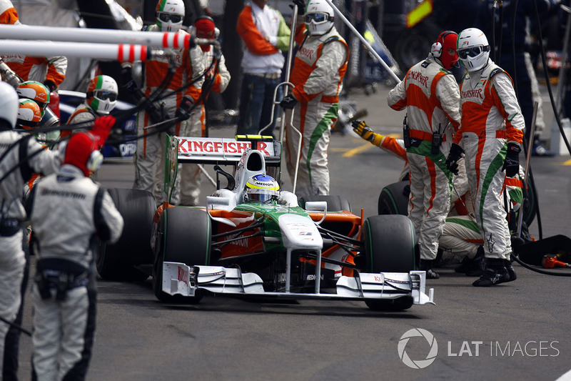 Giancarlo Fisichella, Force India VJM02 Mercedes, heads back out after a stop