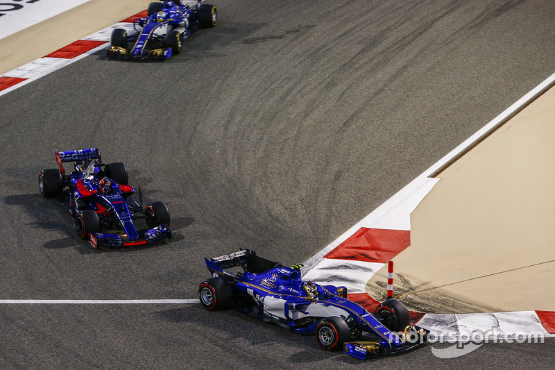2017 год: борьба с двумя пилотами Sauber в гонке