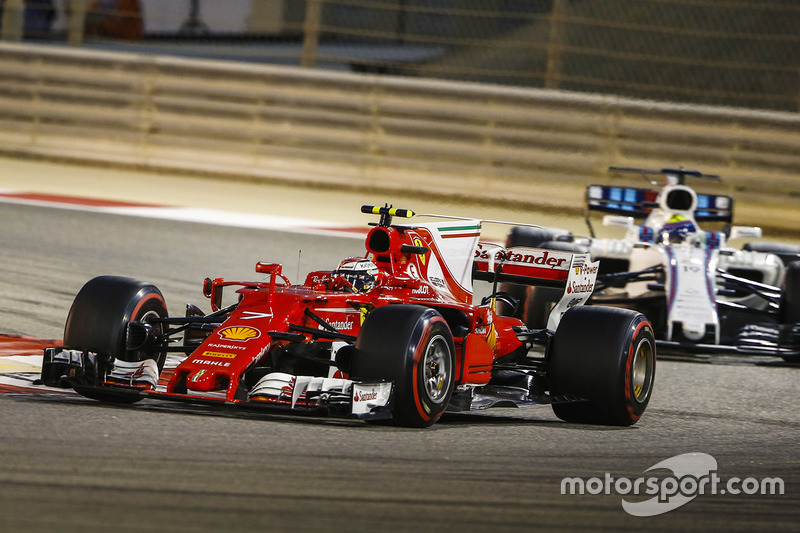 Kimi Raikkonen, Ferrari SF70H, Felipe Massa, Williams FW40