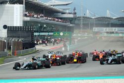 Start action, Lewis Hamilton, Mercedes-Benz F1 W08 leads