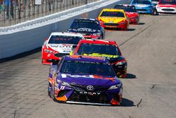 Denny Hamlin, Joe Gibbs Racing Toyota, Erik Jones, Furniture Row Racing Toyota