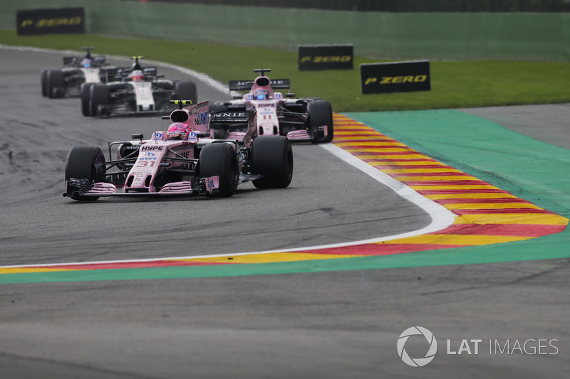 Esteban Ocon, Sahara Force India F1 VJM10, Sergio Pérez, Sahara Force India F1 VJM10, Kevin Magnussen, Haas F1 Team VF-17