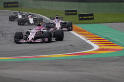 Esteban Ocon, Sahara Force India F1 VJM10, Sergio Perez, Sahara Force India F1 VJM10, Kevin Magnusse