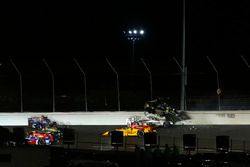 Accident au deuxième virage après le départ : Ed Carpenter, Ed Carpenter Racing Chevrolet, Will Power, Team Penske Chevrolet