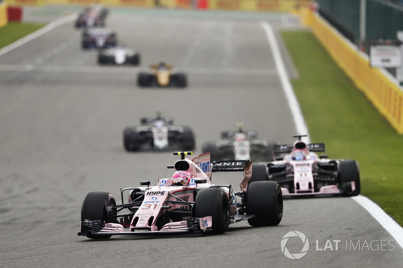 Esteban Ocon, Sahara Force India F1 VJM10, Sergio Pérez, Sahara Force India F1 VJM10, Kevin Magnussen, Haas F1 Team VF-17 and Romain Grosjean, Haas F1 Team VF-17