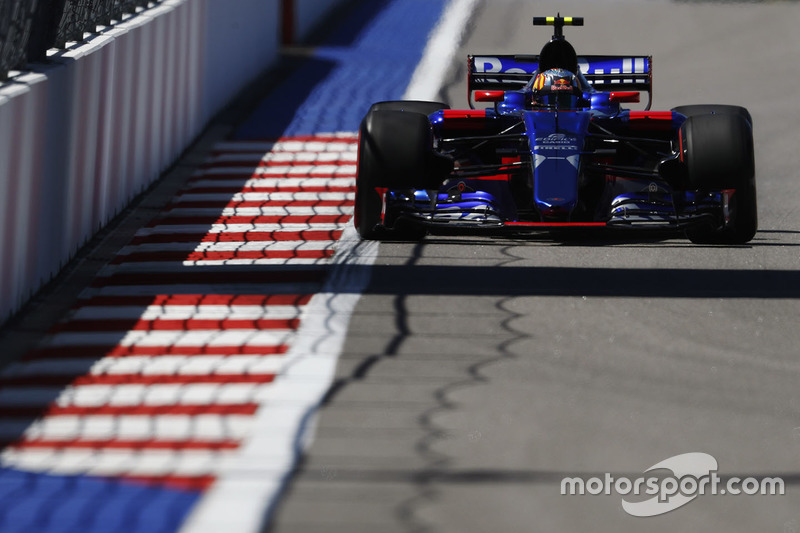 14º Carlos Sainz, Scuderia Toro Rosso STR12*