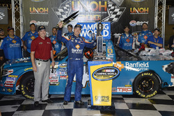 Race winner Kyle Busch, Kyle Busch Motorsports Toyota