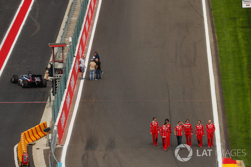 Sebastian Vettel, Ferrari cammina lungo il circuito