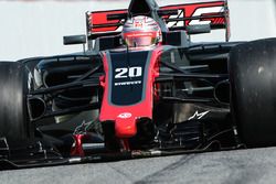 Kevin Magnussen, Haas F1 Team VF-17 avec un aileron avant endommagé