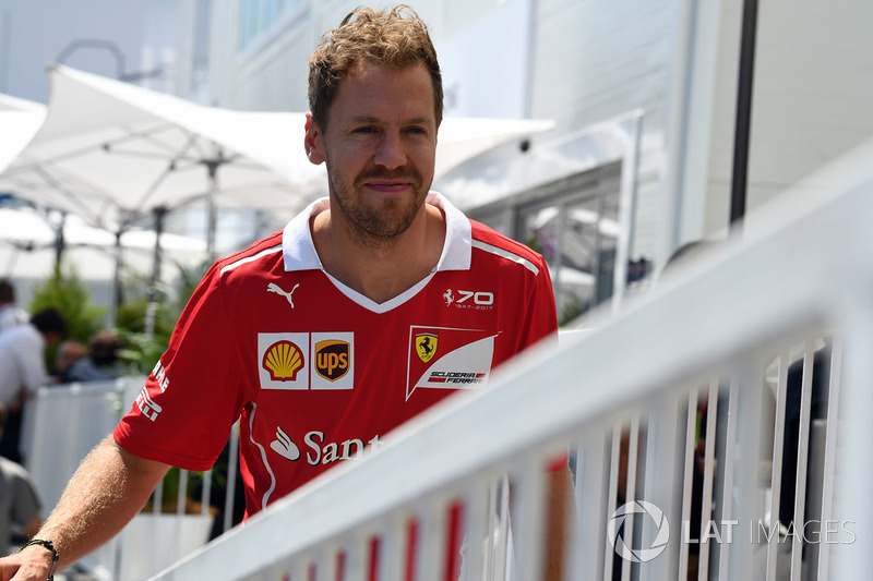 No dia seguinte, porém, Vettel aliviou o tom e falou em conversar com Hamilton: "Vou fazer isso com ele, tirar o clima pesado e seguir em frente. Talvez eu não seja inteligente o suficiente, mas não sou complicado. Estou disposto a resolver isso com ele."