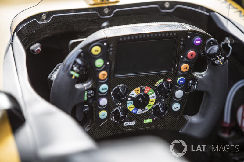Renault Sport F1 Team RS17 direksiyon detay