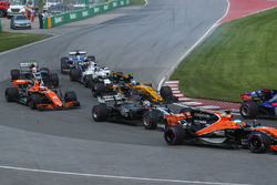 Fernando Alonso, McLaren MCL32 and Romain Grosjean, Haas F1 Team VF-17 at the start of the race