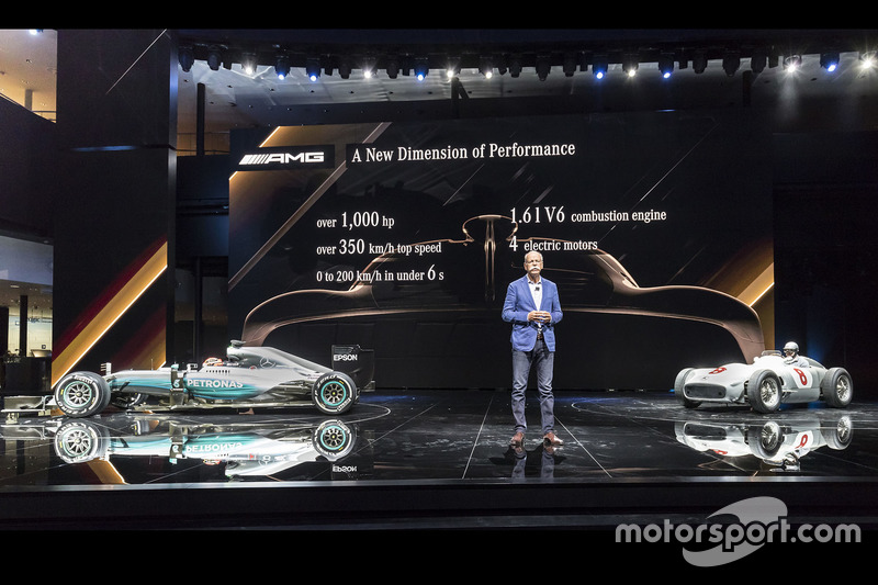 Dr. Dieter Zetsche, Chairman of the Board of Management of Daimler AG and Head of Mercedes-Benz Cars