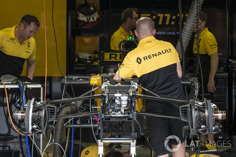 Renault Sport F1 Team RS17: la sospensione anteriore