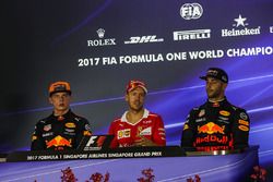 Пресс-конференция: Макс Ферстаппен, Red Bull Racing, Себастьян Феттель, Ferrari, и Даниэль Риккардо,