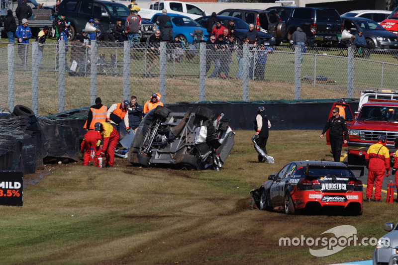 Авария: Тодд Хазелвуд, Brad Jones Racing