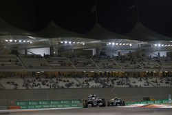 Lewis Hamilton, Mercedes AMG F1 W07 Hybrid, Nico Rosberg, Mercedes AMG F1 W07 Hybrid