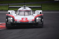 #2 Porsche Team Porsche 919 Hybrid: Timo Bernhard, Earl Bamber, Brendon Hartley