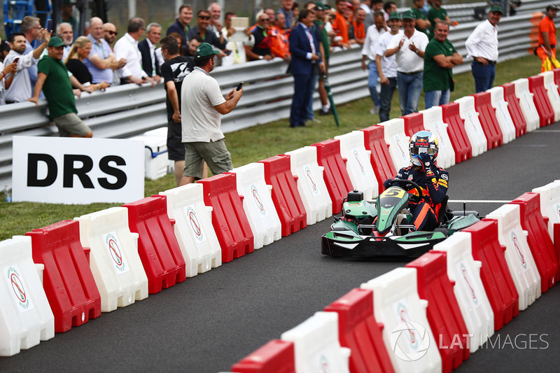 Daniel Ricciardo, Red Bull Racing, en un kart