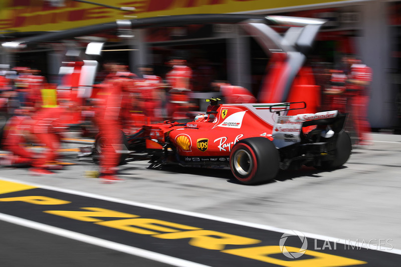 Kimi Raikkonen, Ferrari SF70-H pit stop