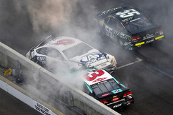 Trevor Bayne, Roush Fenway Racing Ford, Austin Dillon, Richard Childress Racing Chevrolet, Gray Gaulding, Premium Motorsports Toyota wreck