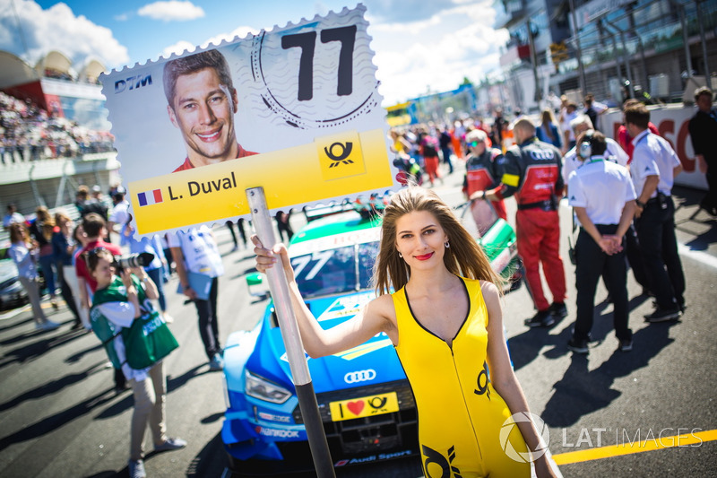 Gridgirl voor Loic Duval, Audi Sport Team Phoenix, Audi RS 5 DTM