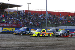Chase Briscoe, Brad Keselowski Racing Ford nd Matt Crafton, ThorSport Racing Toyota green flag start