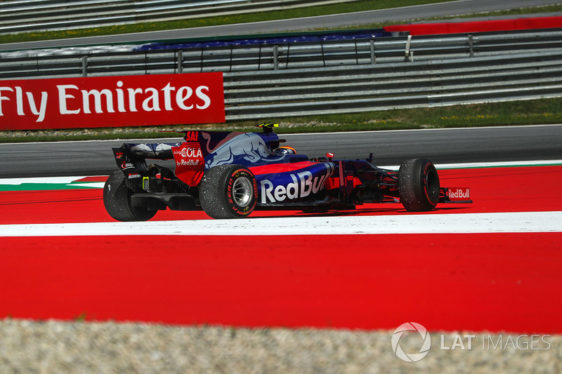 Carlos Sainz Jr., Scuderia Toro Rosso STR12 da giros y se despista