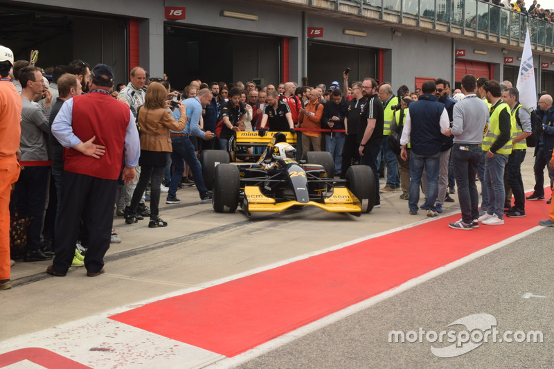 Джанкарло Минарди за рулем Minardi M192-Lamborghini