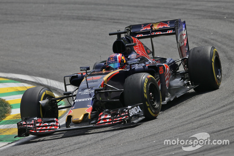 2016 год. За рулем болида Toro Rosso STR11 на пятничных тренировках