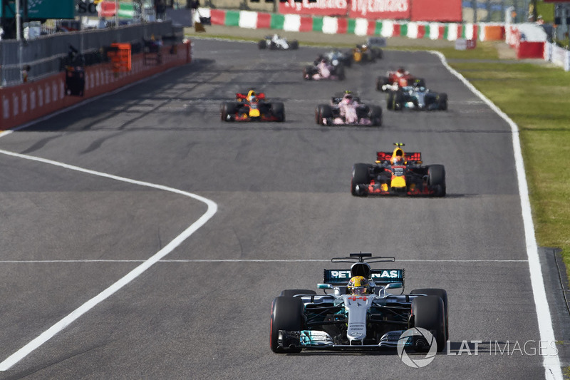 Lewis Hamilton, Mercedes AMG F1 W08, Max Verstappen, Red Bull Racing RB13, Esteban Ocon, Sahara Force India F1 VJM10, Daniel Ricciardo, Red Bull Racing RB13, the rest of the field