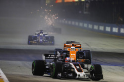 Romain Grosjean, Haas F1 Team VF-17 leads, Fernando Alonso, McLaren MCL32 and Marcus Ericsson, Saube