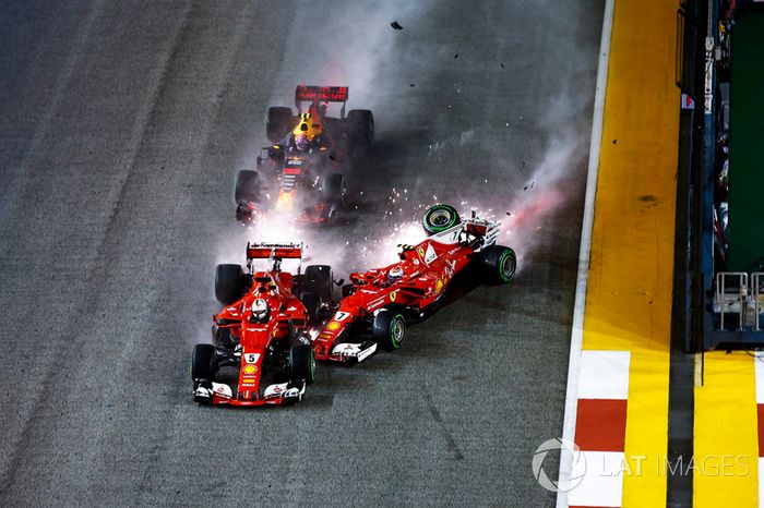 Choque de Sebastian Vettel, Ferrari SF70H,  Kimi Raikkonen, Ferrari SF70H y Max Verstappen, Red Bull Racing RB13 en la arrancada