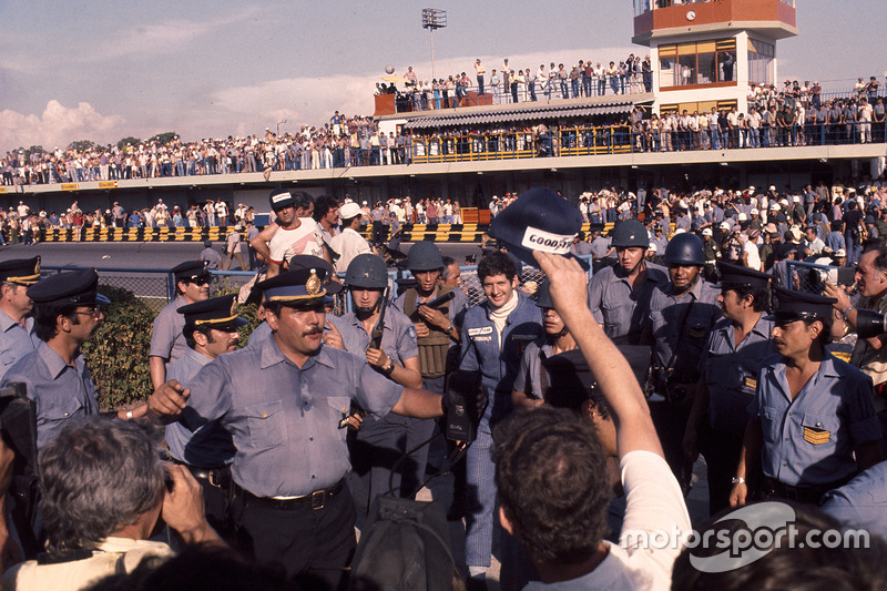 Race winner Jody Scheckter, Wolf Ford and his security