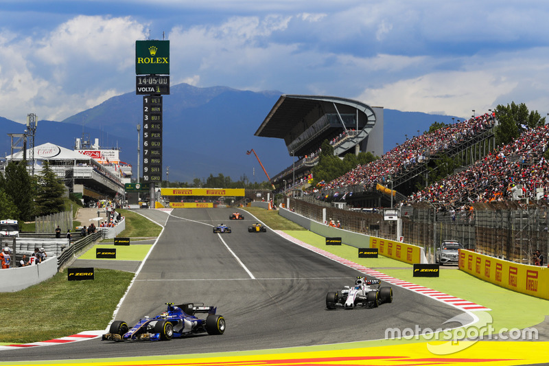 Pascal Wehrlein, Sauber C36, Lance Stroll, Williams FW40