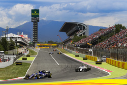 Pascal Wehrlein, Sauber C36; Lance Stroll, Williams FW40