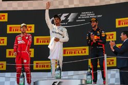 Podium : le vainqueur Lewis Hamilton, Mercedes AMG F1, le deuxième, Sebastian Vettel, Ferrari, le troisième, Daniel Ricciardo, Red Bull Racing