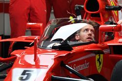 Sebastian Vettel, Ferrari SF70H, con escudo de la cabina