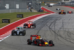 Daniel Ricciardo, Red Bull Racing RB12, Nico Rosberg, Mercedes AMG F1 W07 Hybrid, Kimi Raikkonen, Fe